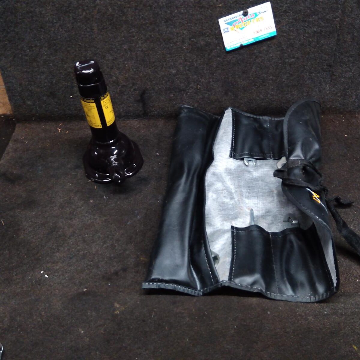 2012 TOYOTA HILUX Jack/Tool Kit