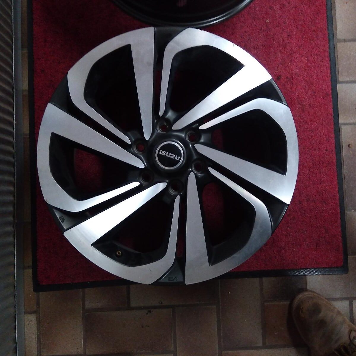 2023 ISUZU MU-X WHEEL MAG