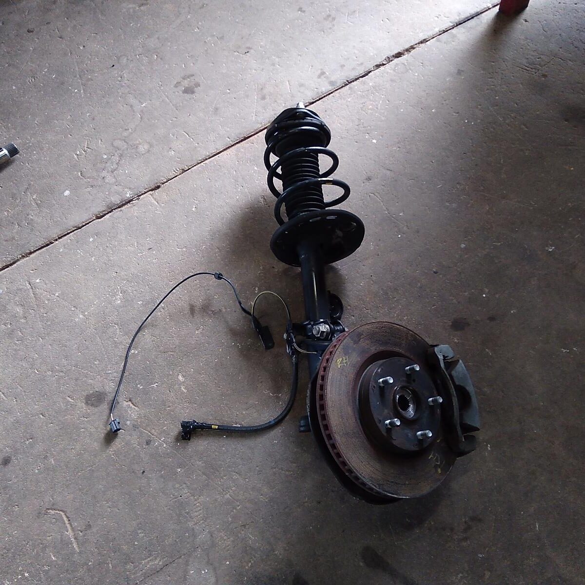 2013 TOYOTA RAV4 RIGHT FRONT STRUT