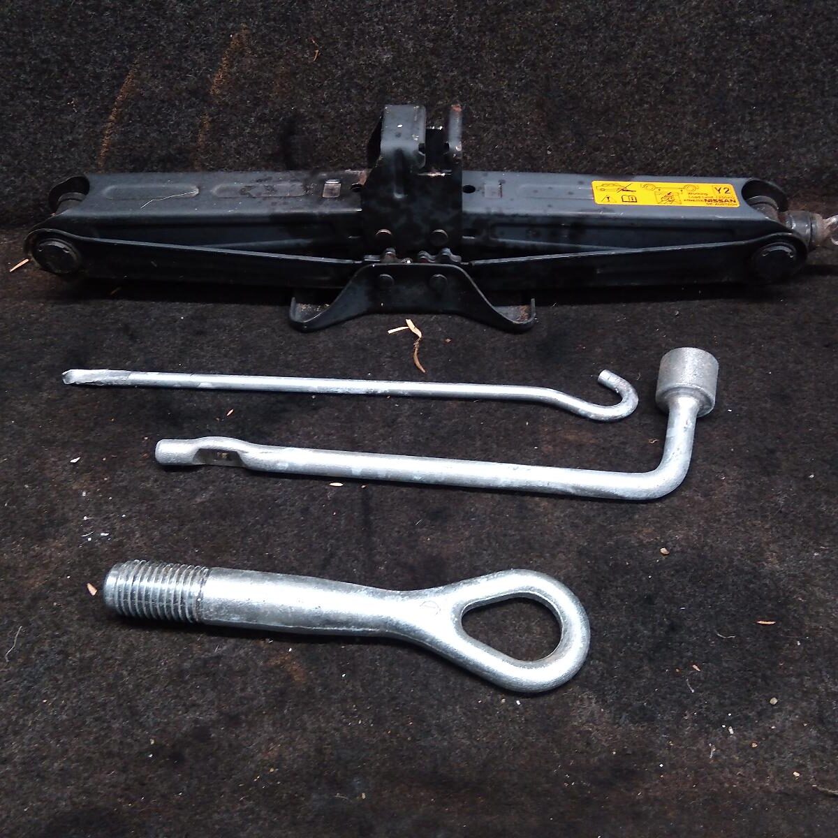 2016 NISSAN XTRAIL Jack/Tool Kit