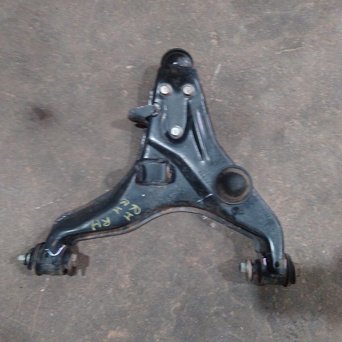 2014 MITSUBISHI TRITON RIGHT FRONT LOWER CONTROL ARM