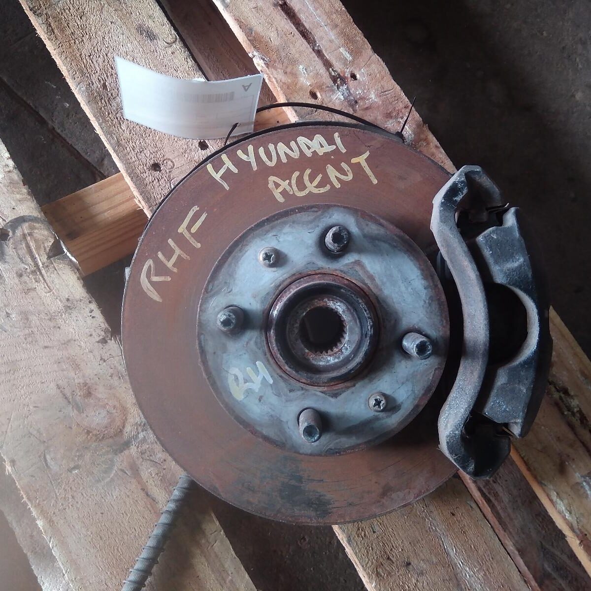 2000 HYUNDAI ACCENT RIGHT FRONT HUB ASSEMBLY