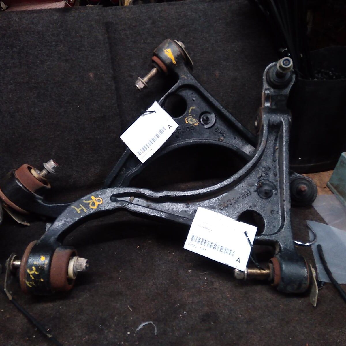 2006 FORD FALCON RIGHT FRONT LOWER CONTROL ARM