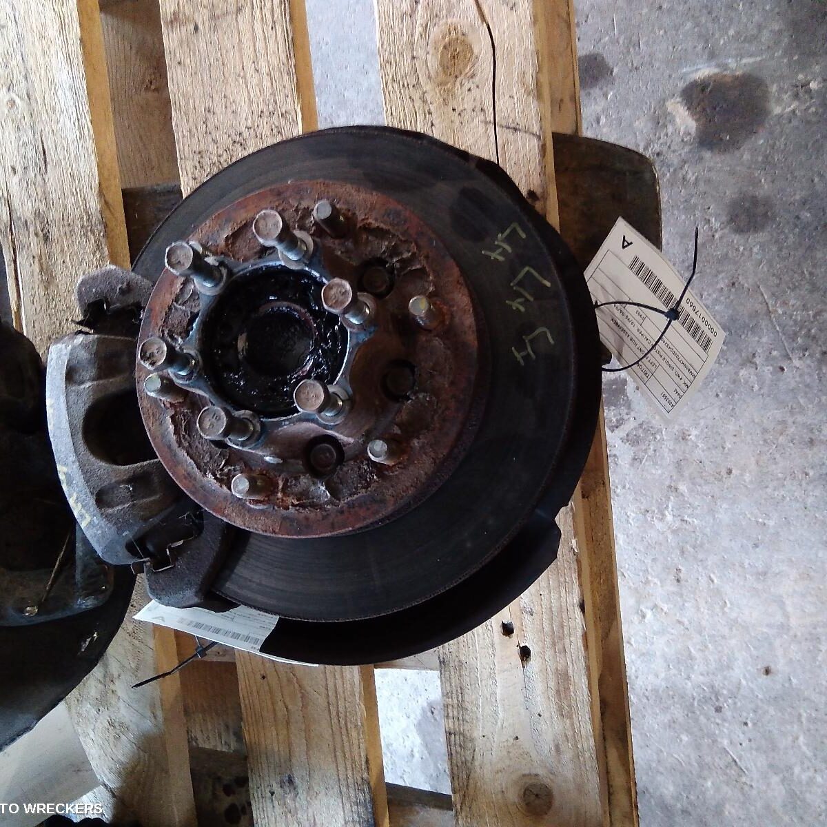 2002 MITSUBISHI TRITON Left Front Hub Assembly