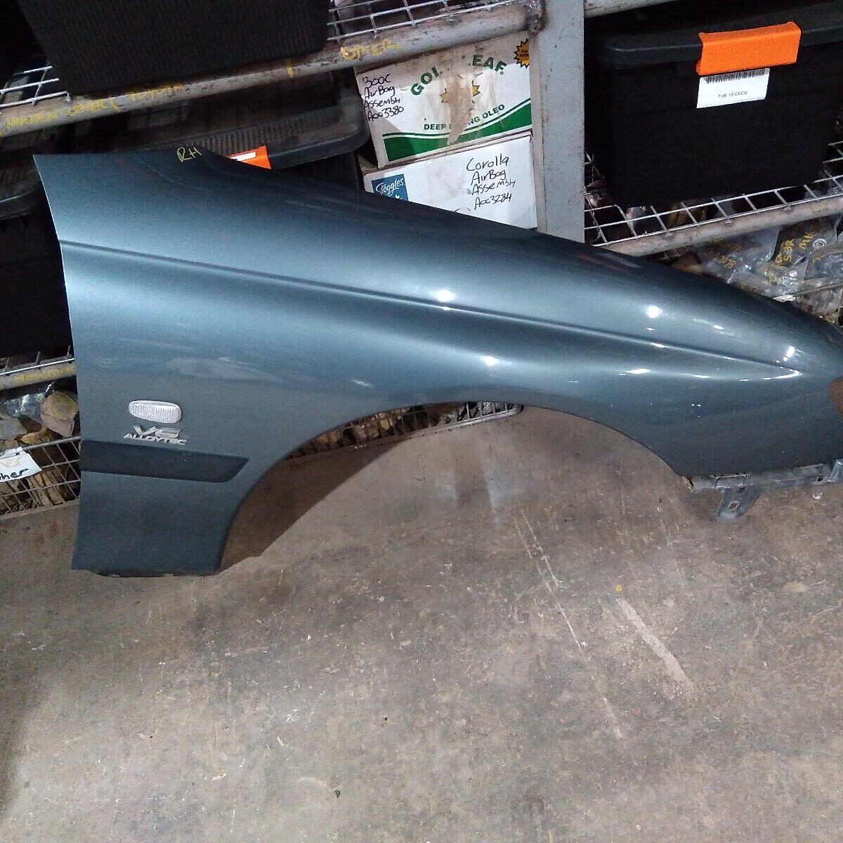 2005 HOLDEN COMMODORE RIGHT GUARD