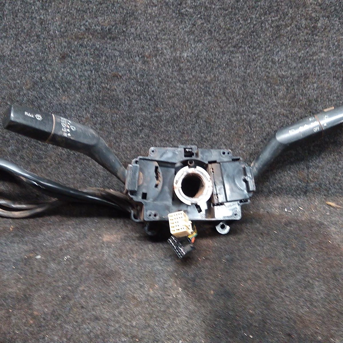 2009 HOLDEN COLORADO COMBINATION SWITCH