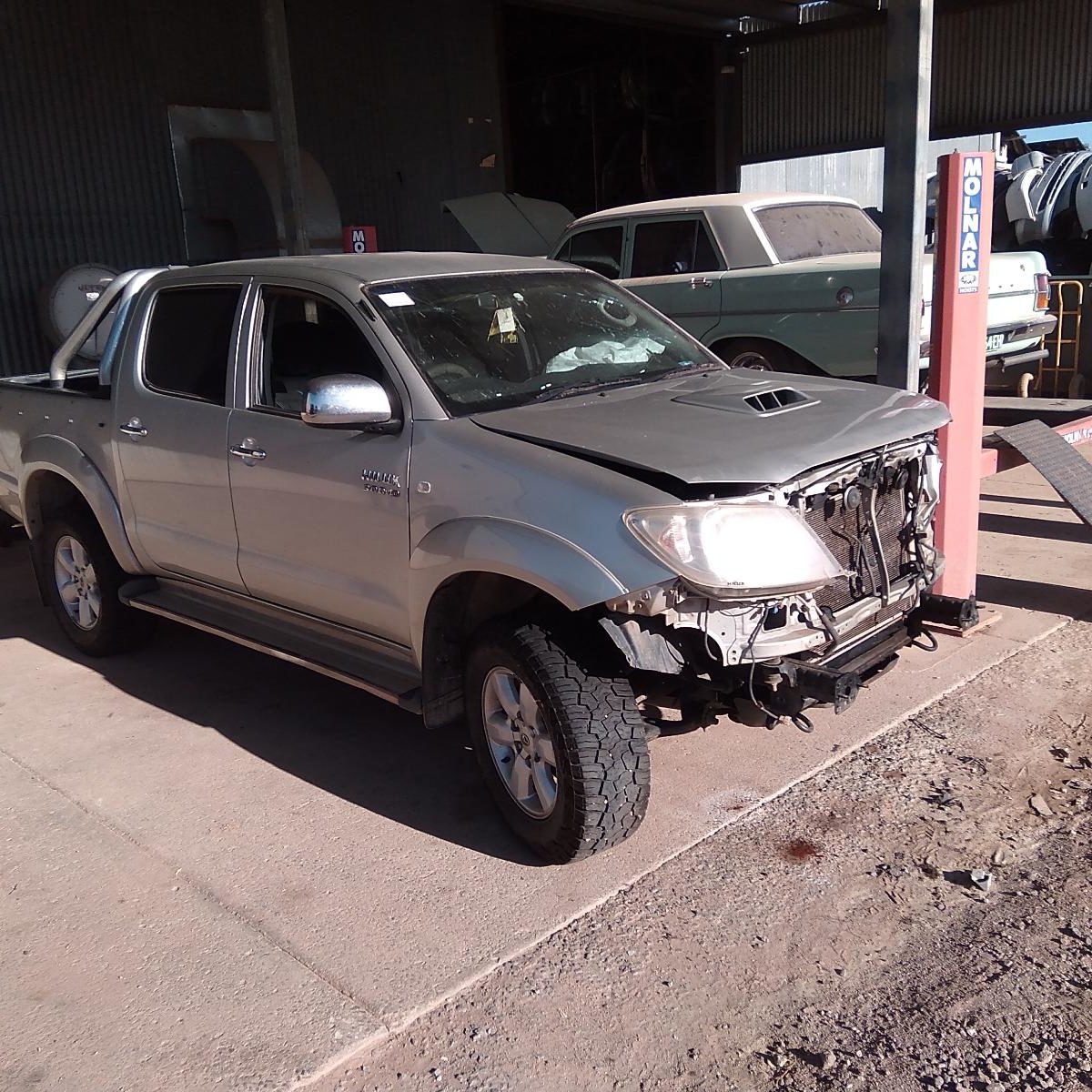 2011 TOYOTA HILUX UTE BACK