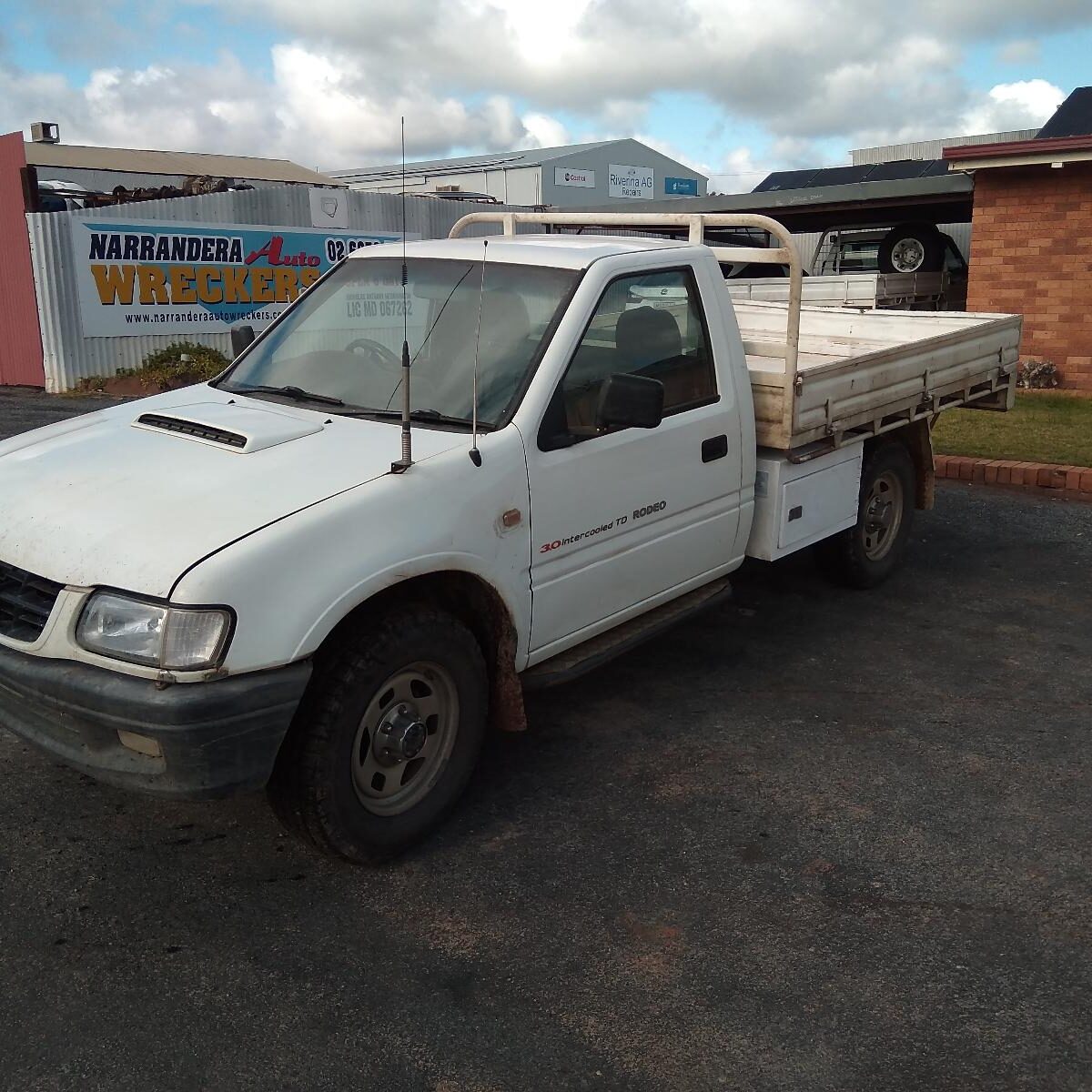 2003 HOLDEN RODEO LEFT FRONT DOOR