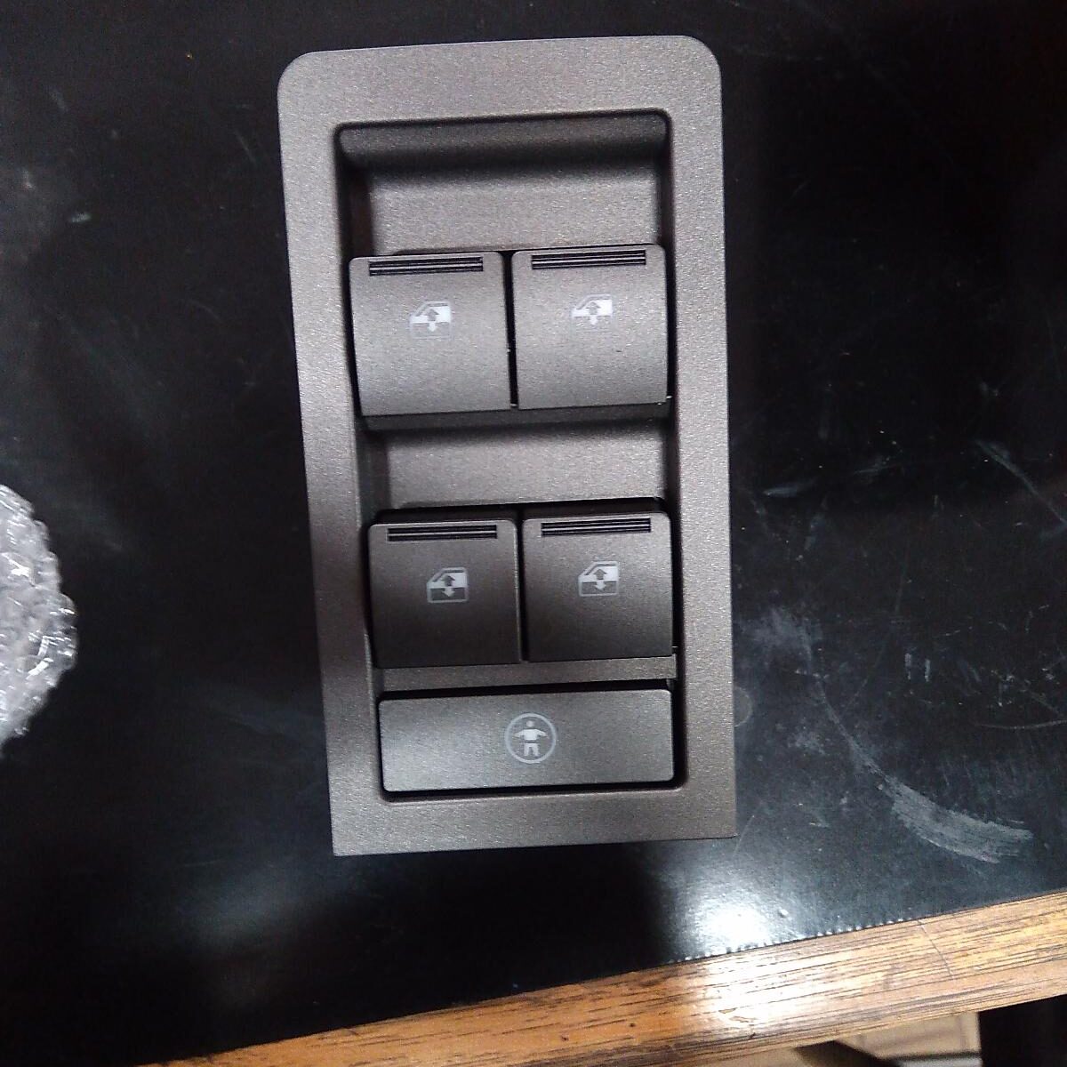 2004 HOLDEN COMMODORE PWR DR WIND SWITCH