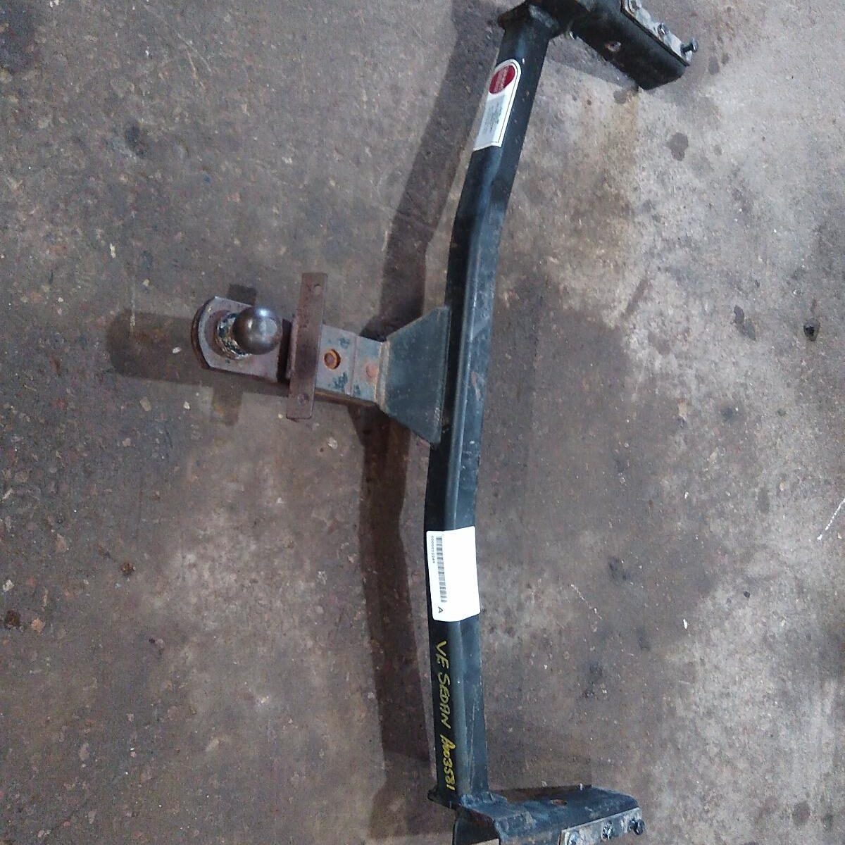 2006 HOLDEN COMMODORE Towbar