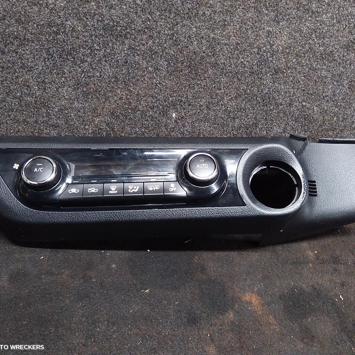 2021 TOYOTA HILUX Heater/Ac Controls