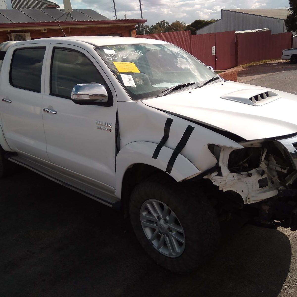 2012 TOYOTA HILUX RIGHT REAR DOOR SLIDING
