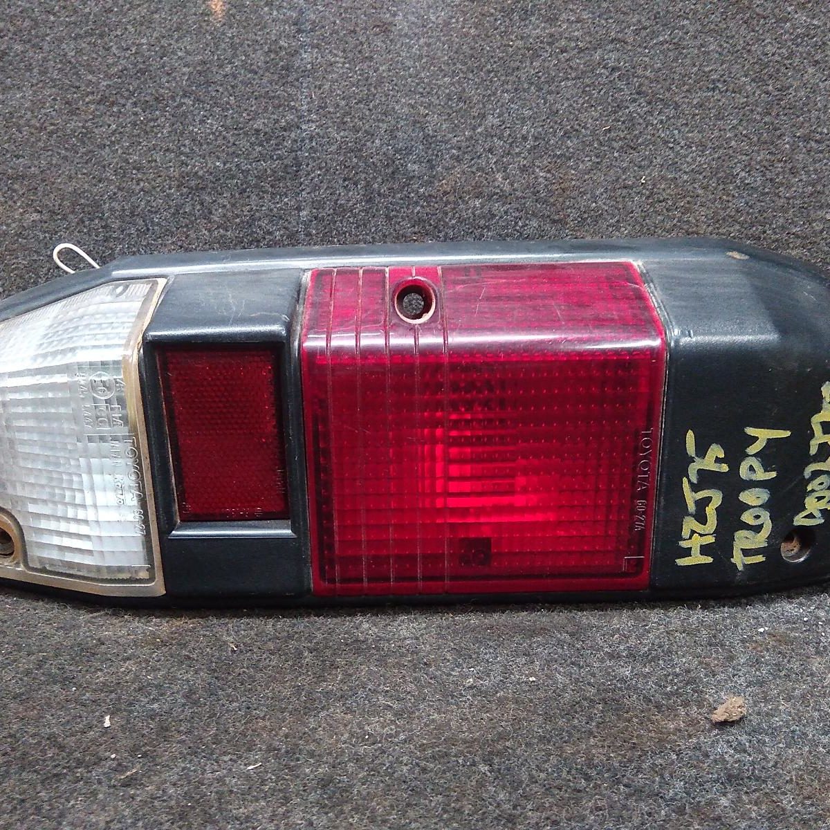 1998 TOYOTA LANDCRUISER LEFT TAILLIGHT