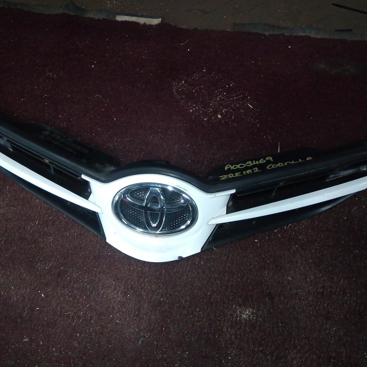 2014 TOYOTA COROLLA GRILLE