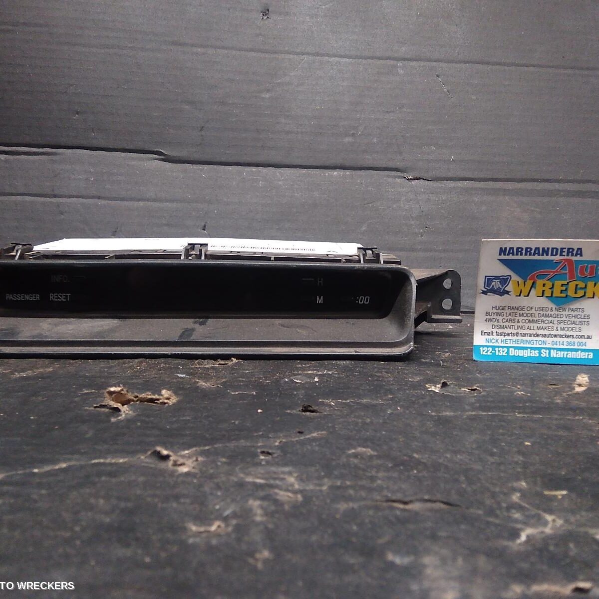 2014 TOYOTA HILUX Clock