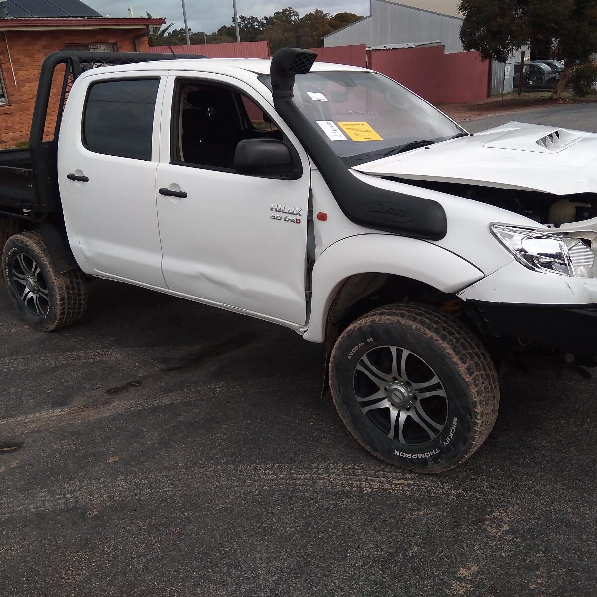 2014 TOYOTA HILUX SEATBELT/STALK