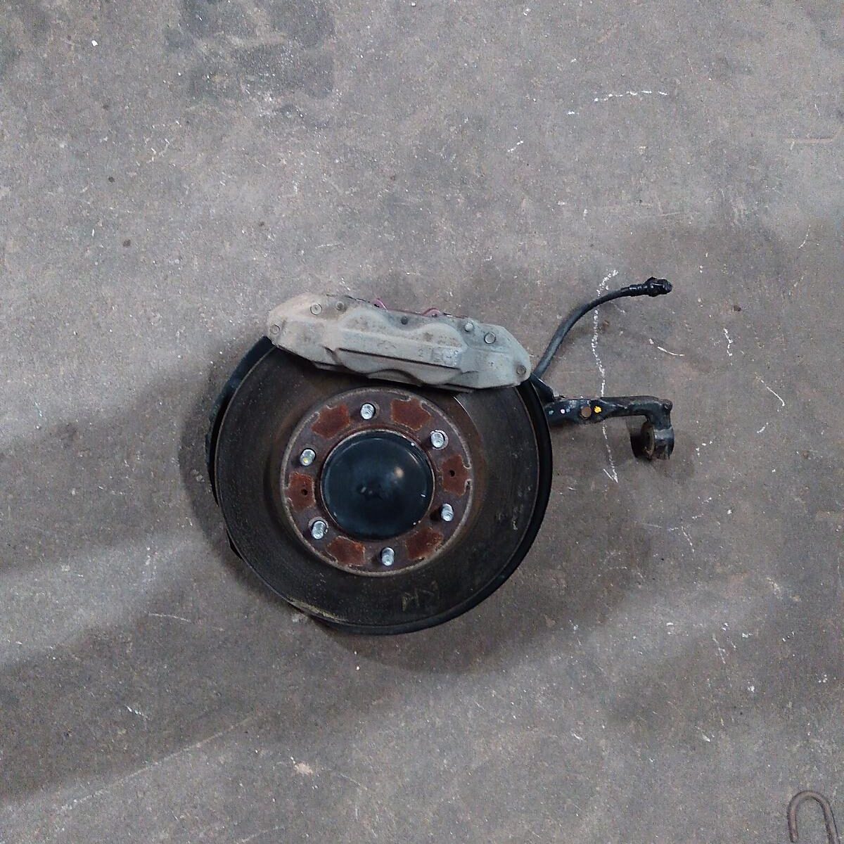 2012 TOYOTA HILUX RIGHT FRONT HUB ASSEMBLY