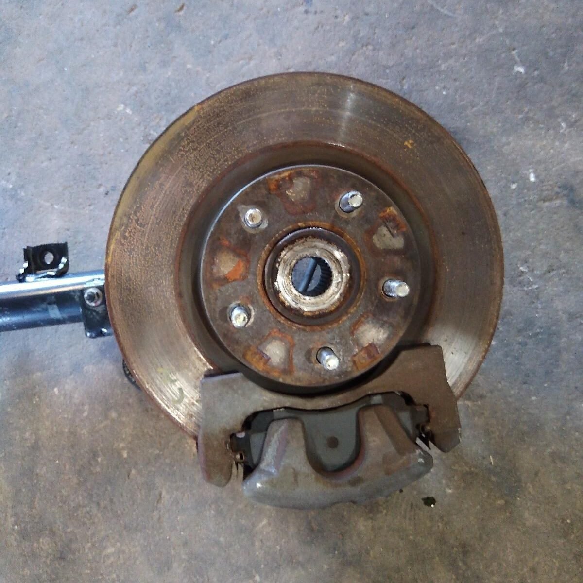 2009 MITSUBISHI OUTLANDER Left Front Hub Assembly