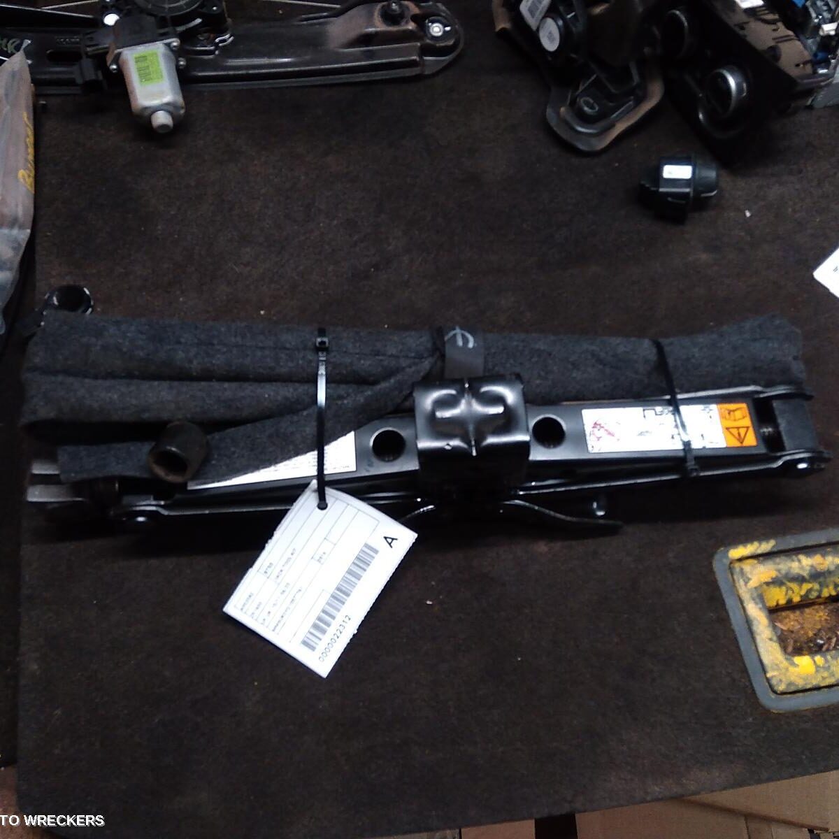 2016 MAZDA BT50 Jack/Tool Kit