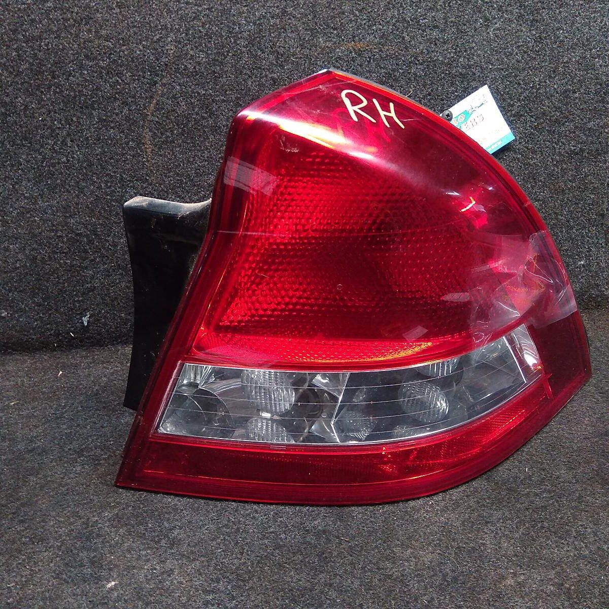 2005 HOLDEN COMMODORE RIGHT TAILLIGHT