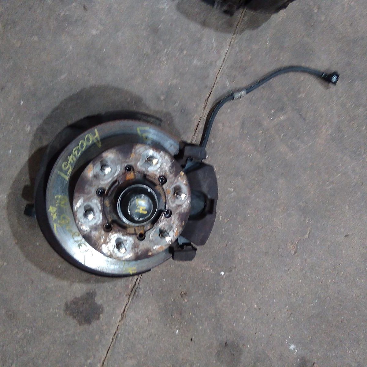 2005 FORD COURIER LEFT FRONT HUB ASSEMBLY