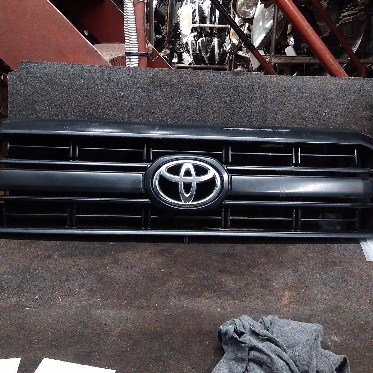 2012 TOYOTA LANDCRUISER GRILLE