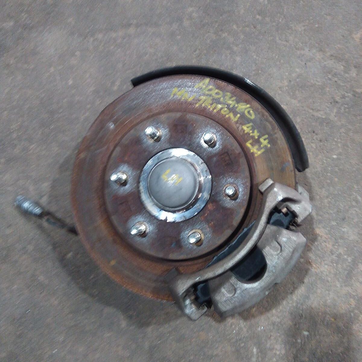 2014 MITSUBISHI TRITON Left Front Hub Assembly
