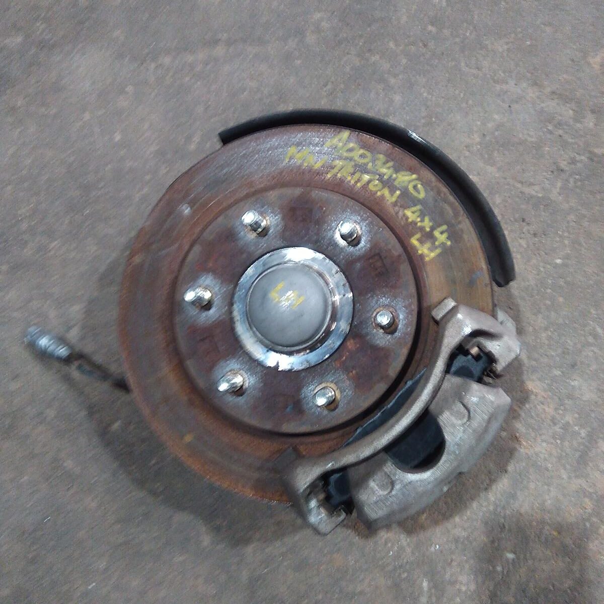 2014 MITSUBISHI TRITON LEFT FRONT HUB ASSEMBLY