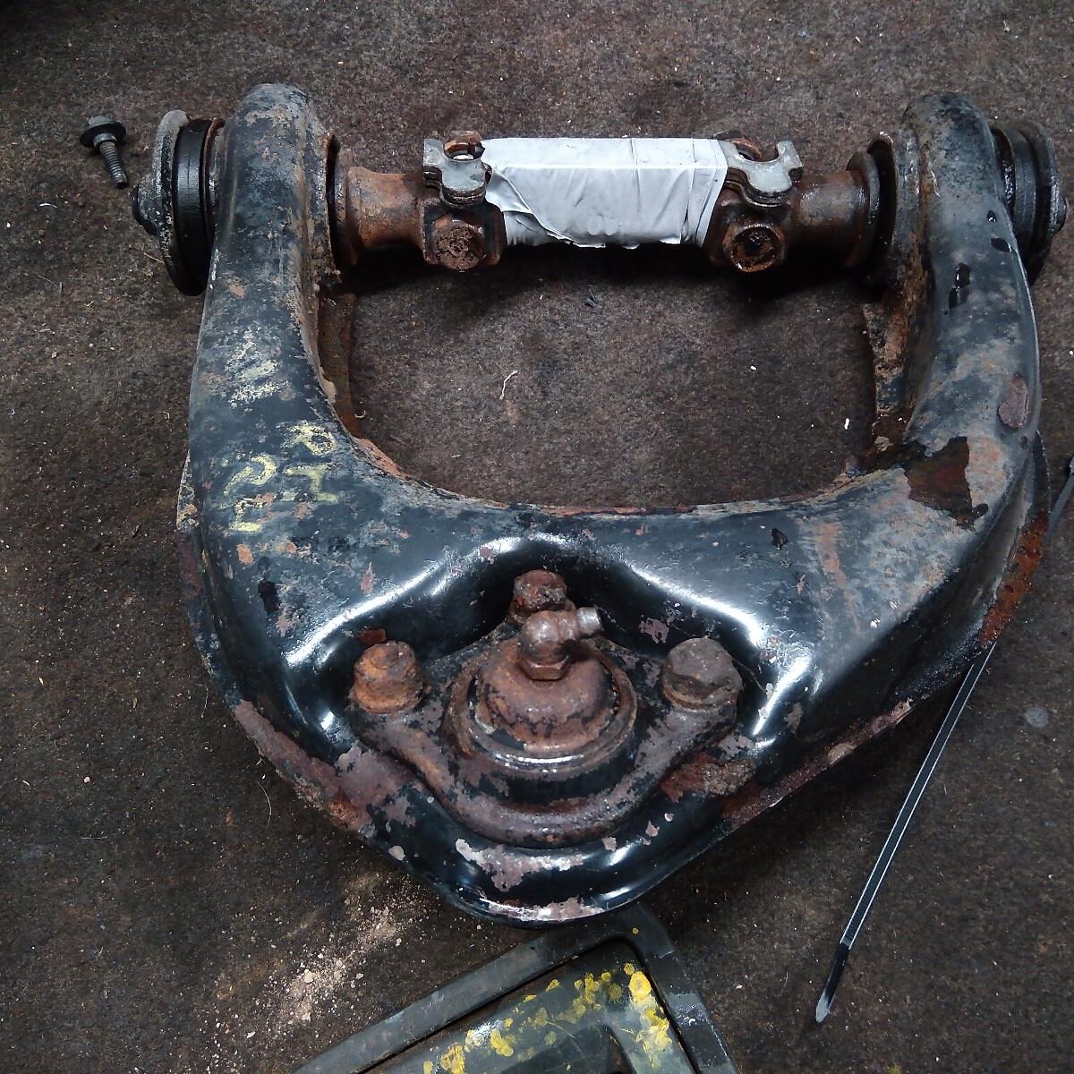 2002 MITSUBISHI TRITON RIGHT FRONT UPPER CONTROL ARM