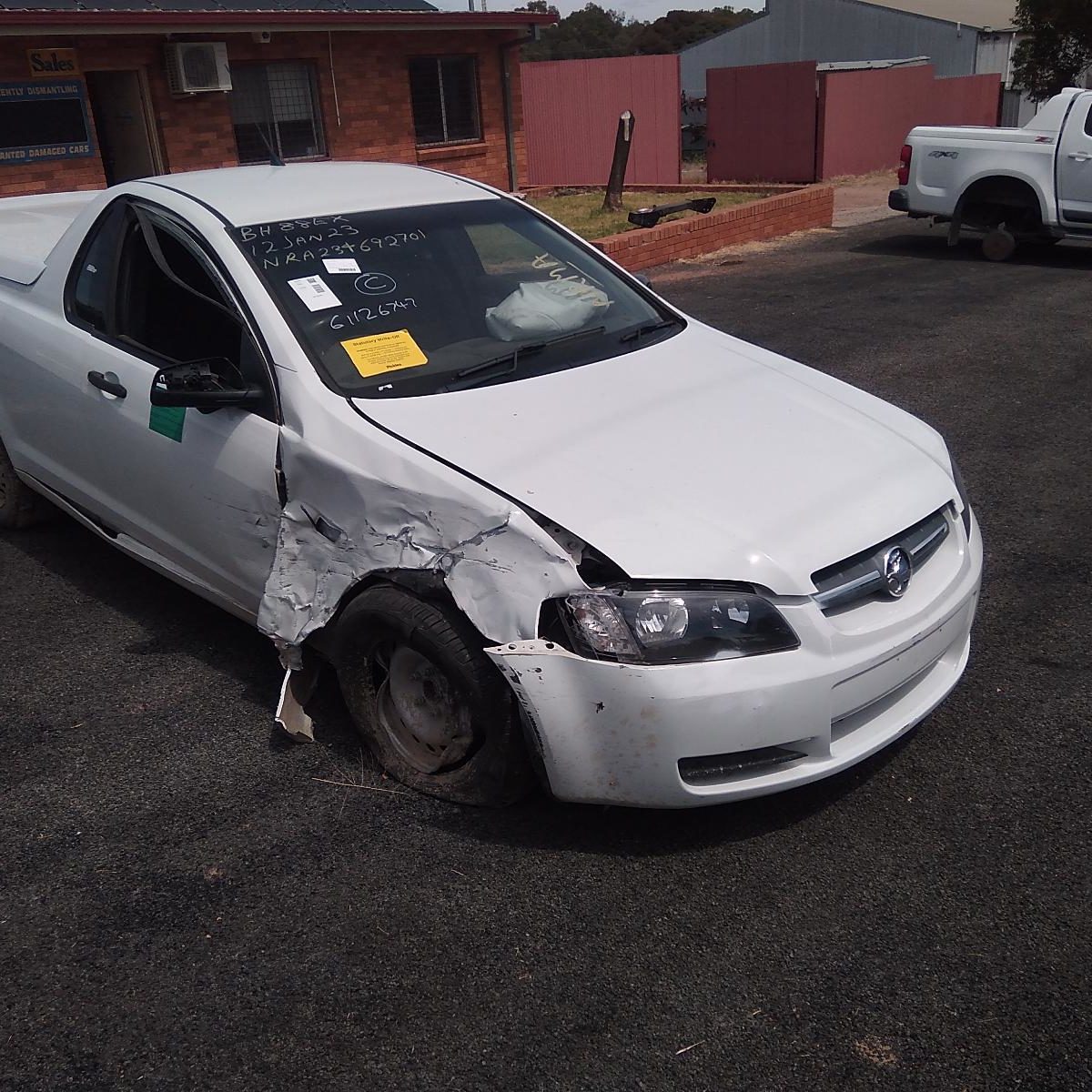 2010 HOLDEN COMMODORE RIGHT FRONT WINDOW REG/MOTOR
