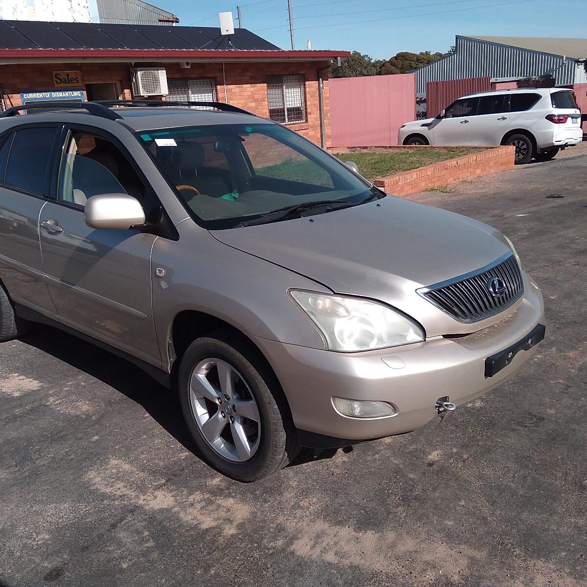 2006 LEXUS RX SERIES RIGHT GUARD
