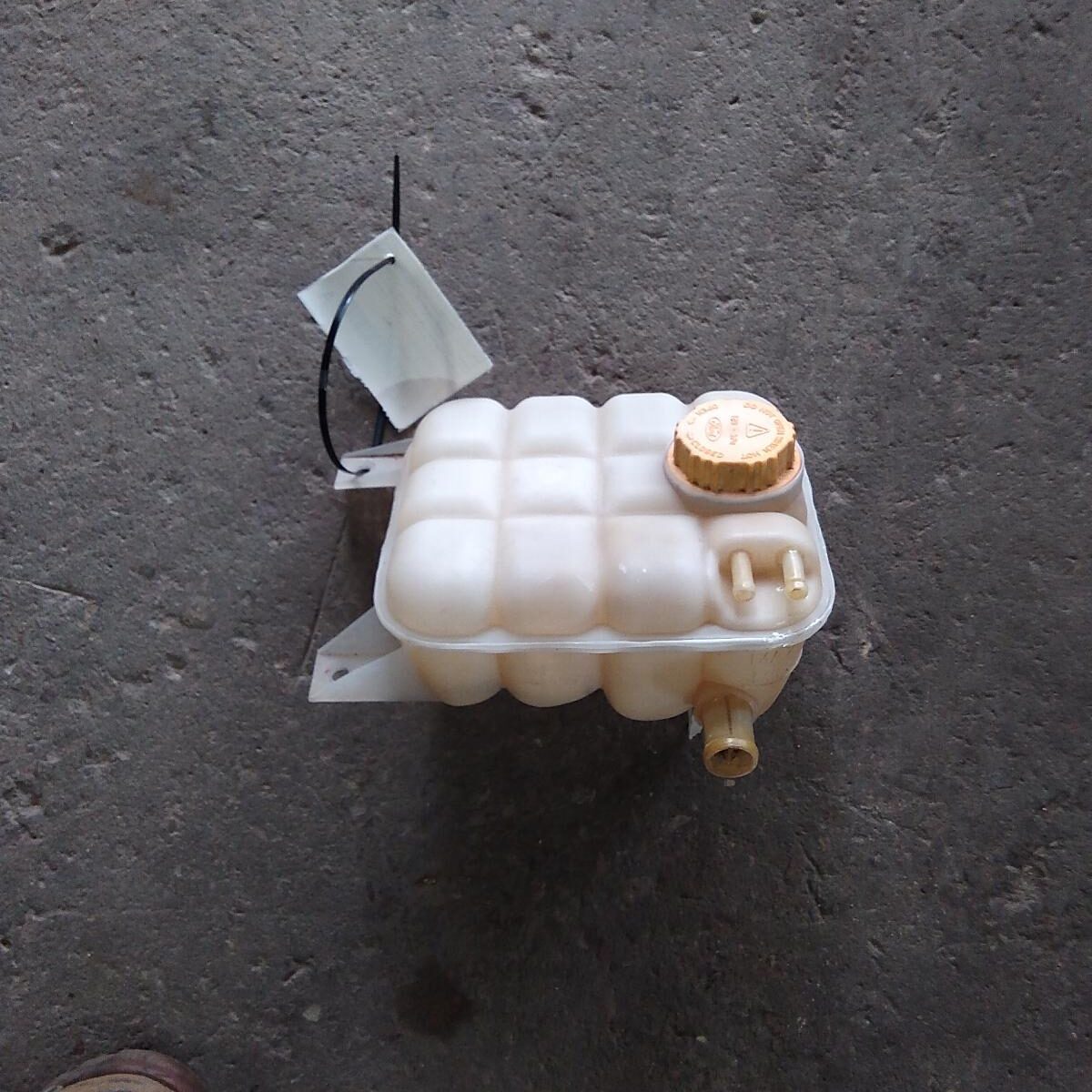 2005 FORD FALCON Overflow Bottle