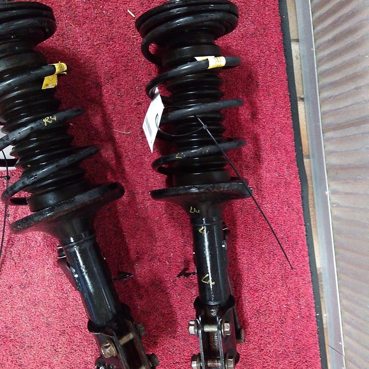 2003 HOLDEN COMMODORE LEFT FRONT STRUT