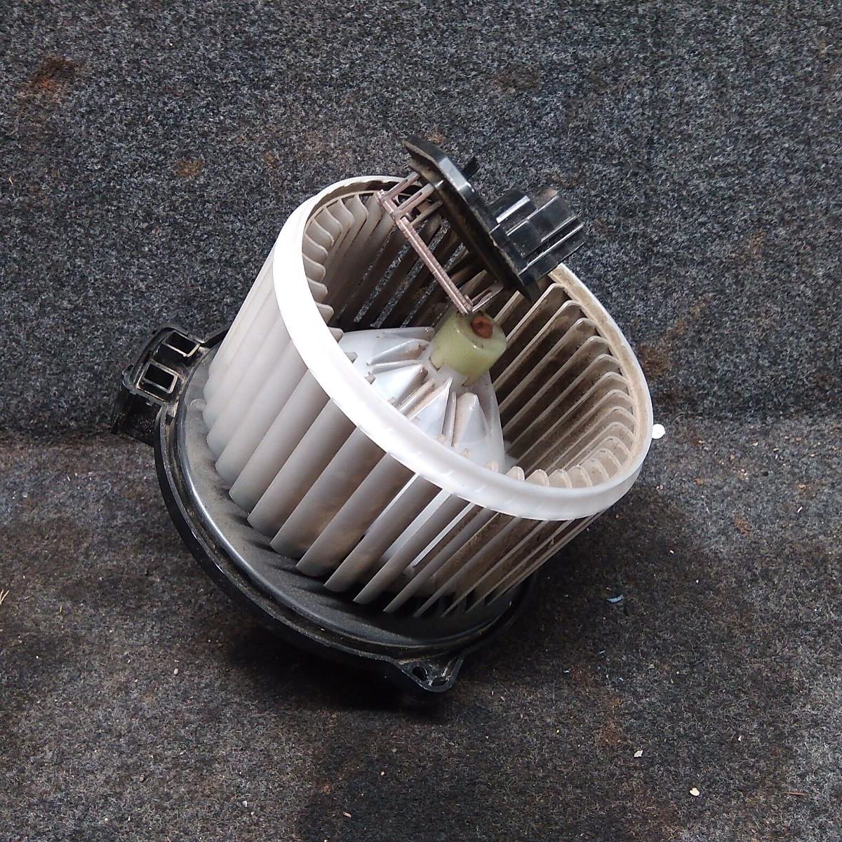 2009 TOYOTA LANDCRUISER HEATER FAN MOTOR