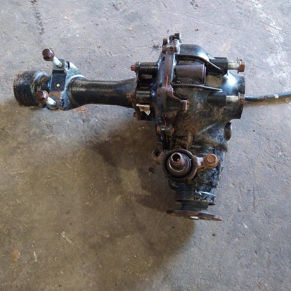 2011 TOYOTA HILUX Differential Centre