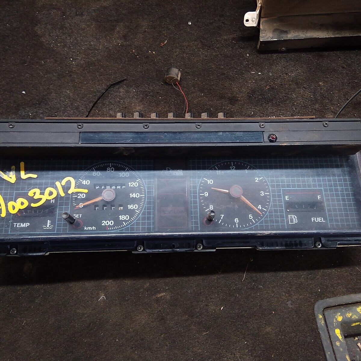 1988 HOLDEN COMMODORE INSTRUMENT CLUSTER