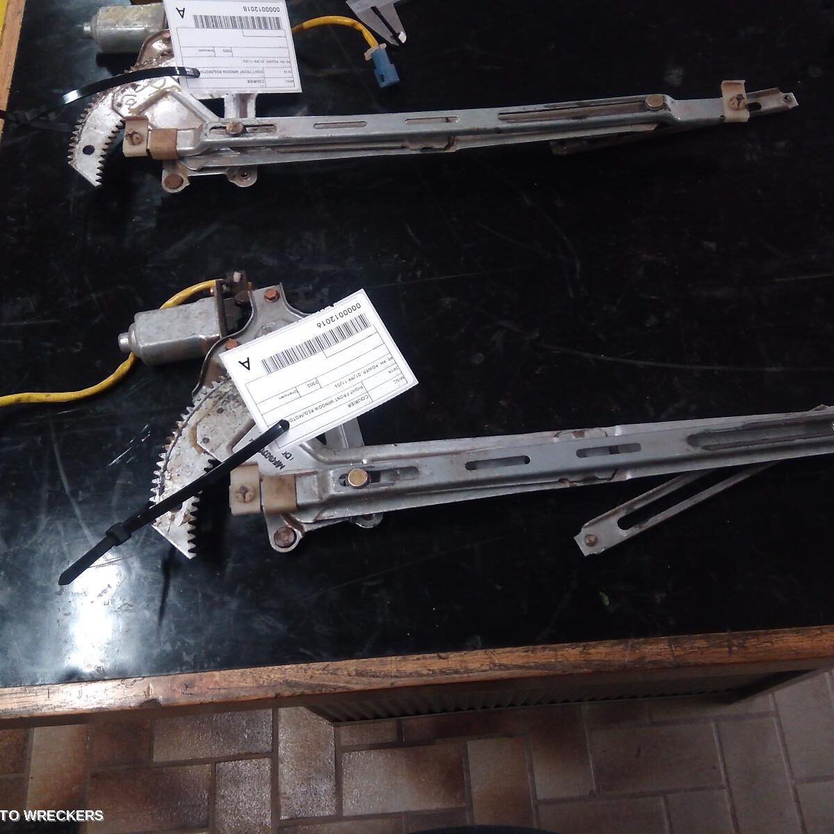 2000 FORD COURIER Right Front Window Reg/Motor