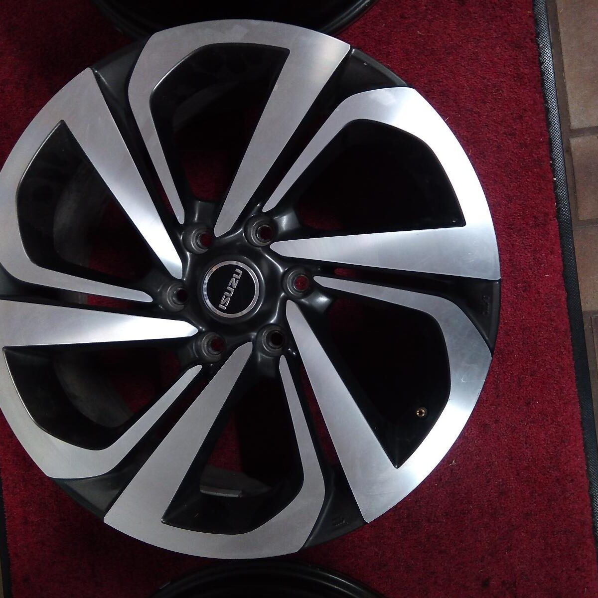 2023 ISUZU MU-X WHEEL MAG