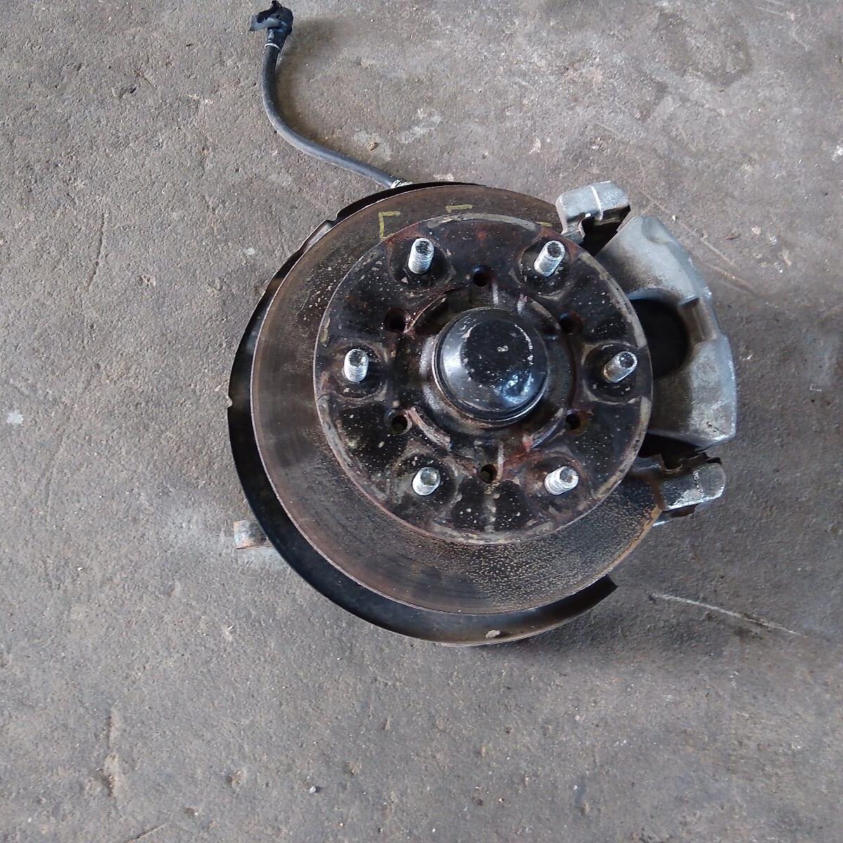 2010 FORD RANGER LEFT FRONT HUB ASSEMBLY