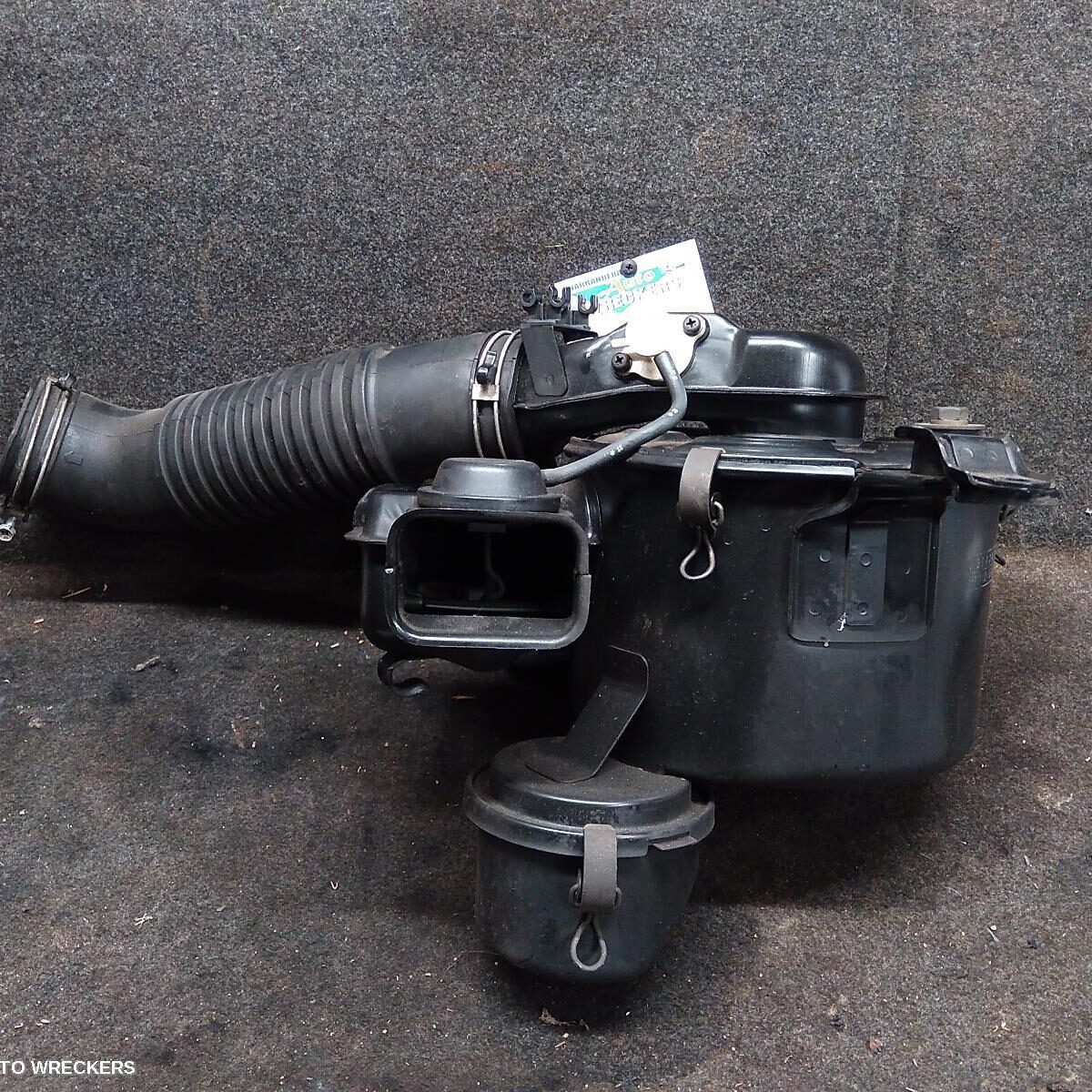 1996 TOYOTA HILUX Air Cleaner/Box