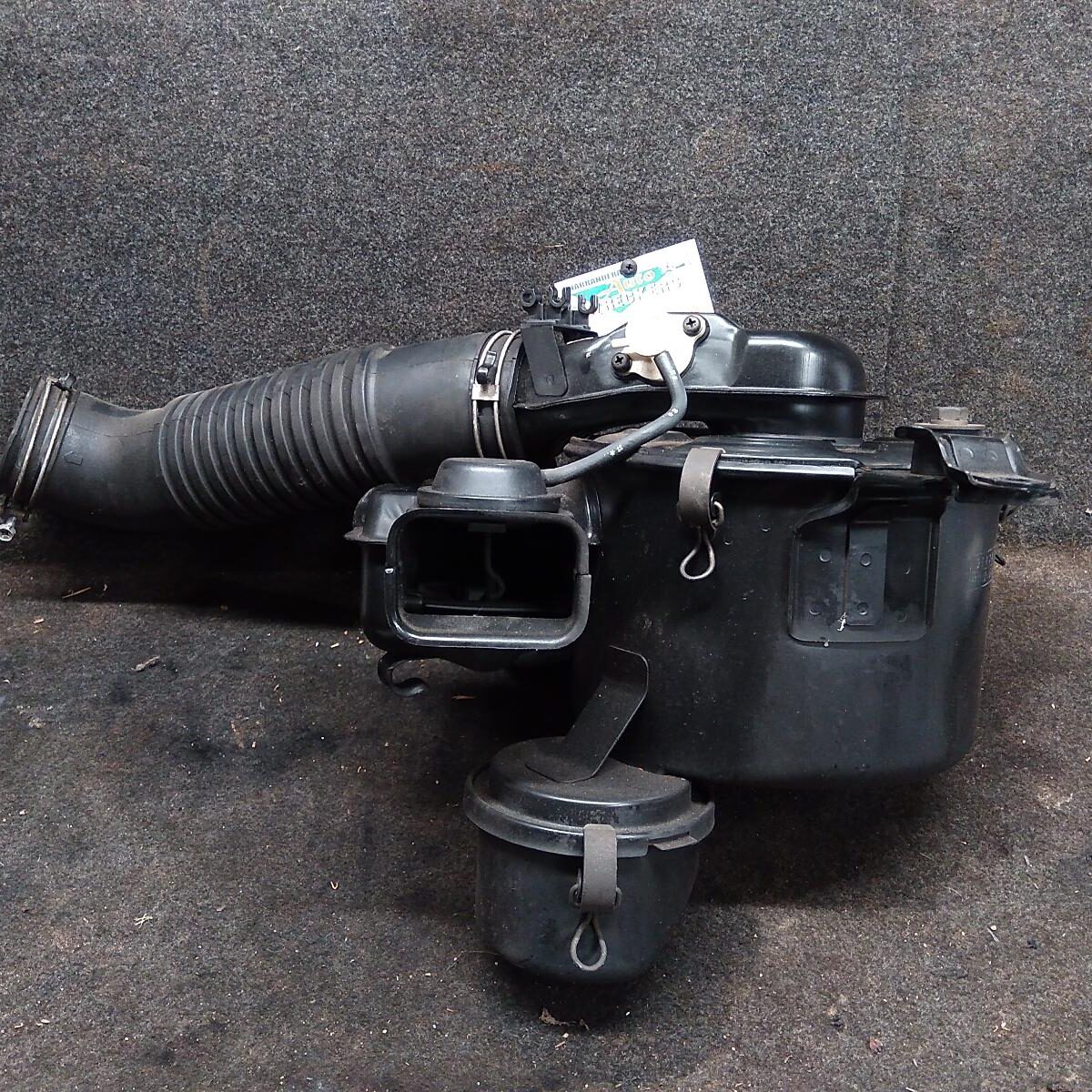 1996 TOYOTA HILUX AIR CLEANER/BOX