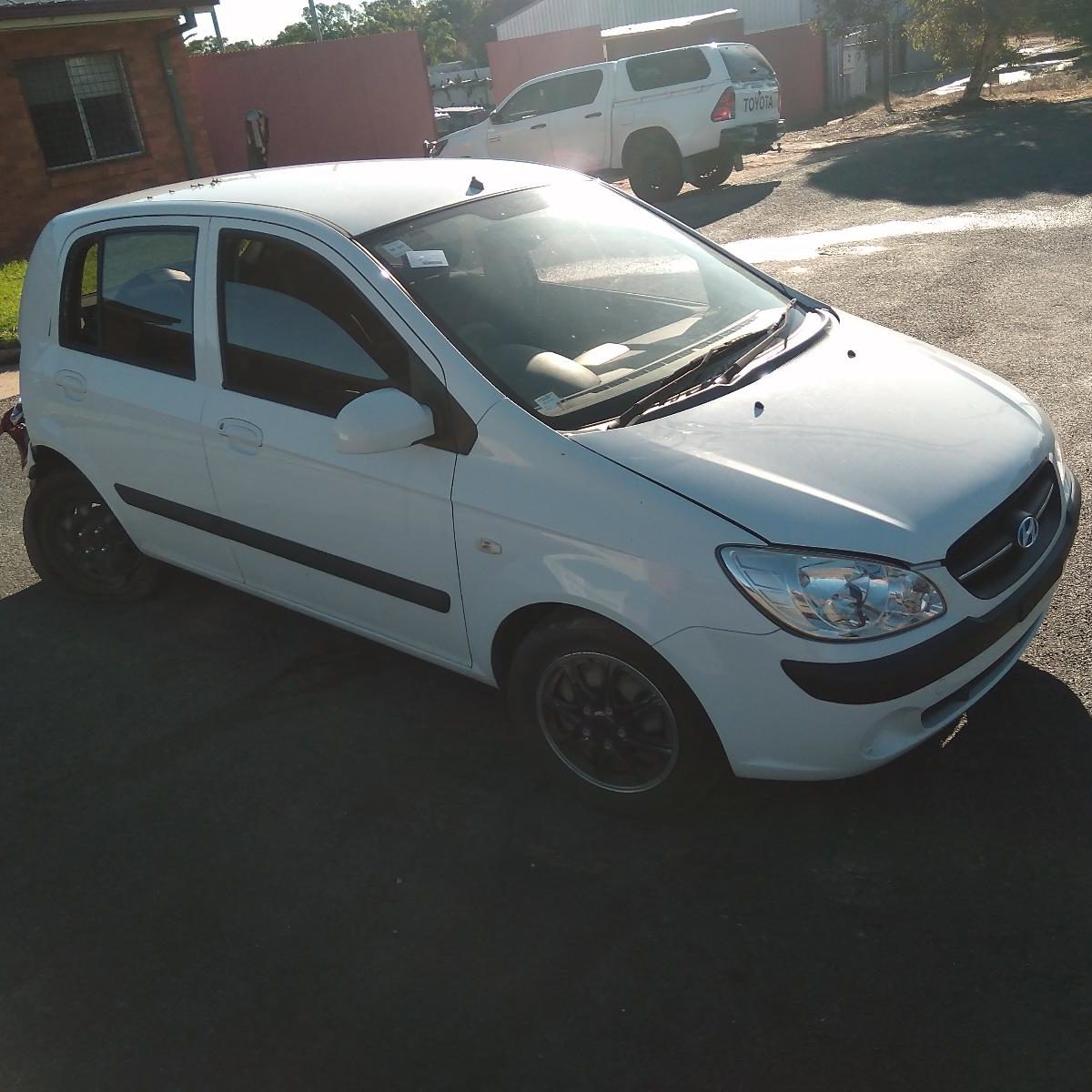2011 HYUNDAI GETZ Right Front Door