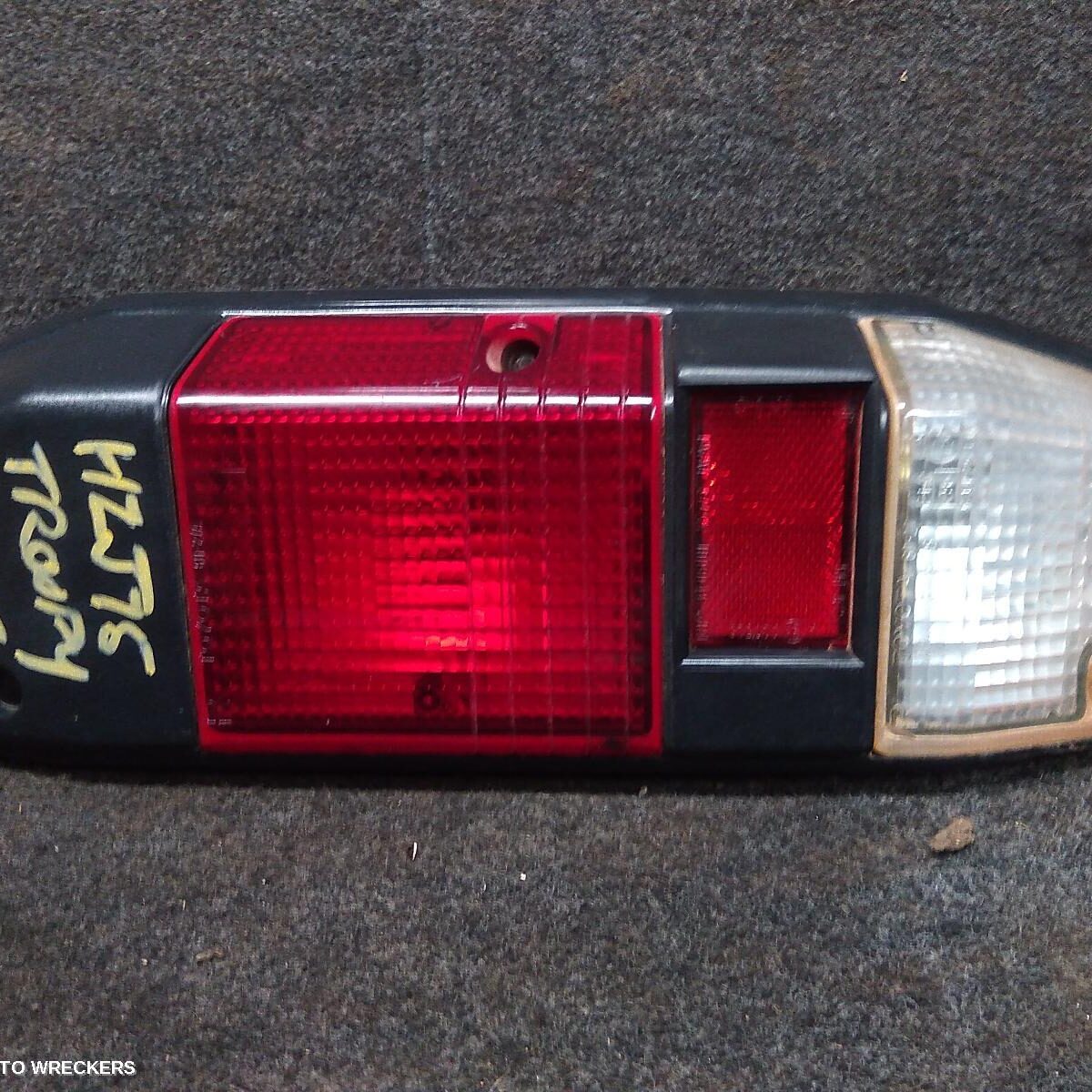 1998 TOYOTA LANDCRUISER Right Taillight
