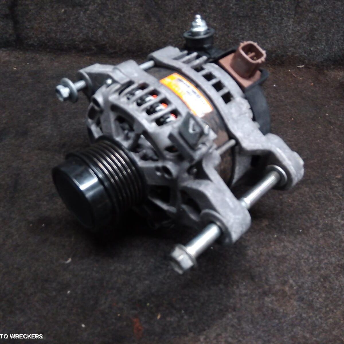 2013 TOYOTA RAV4 Alternator
