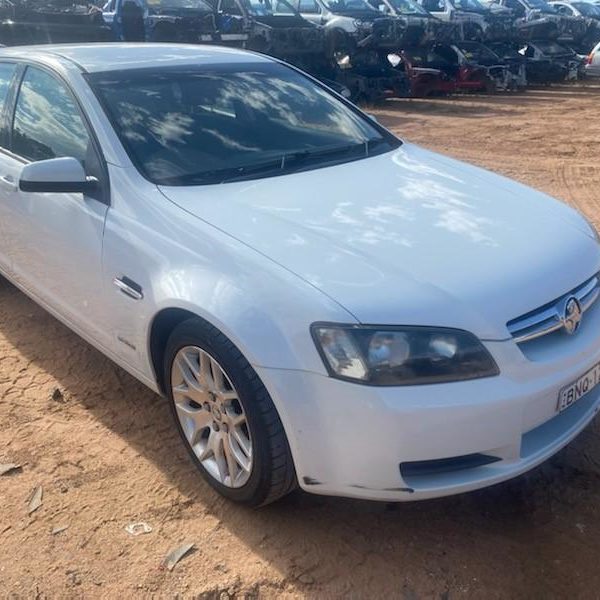 2010 HOLDEN COMMODORE LEFT FRONT DOOR