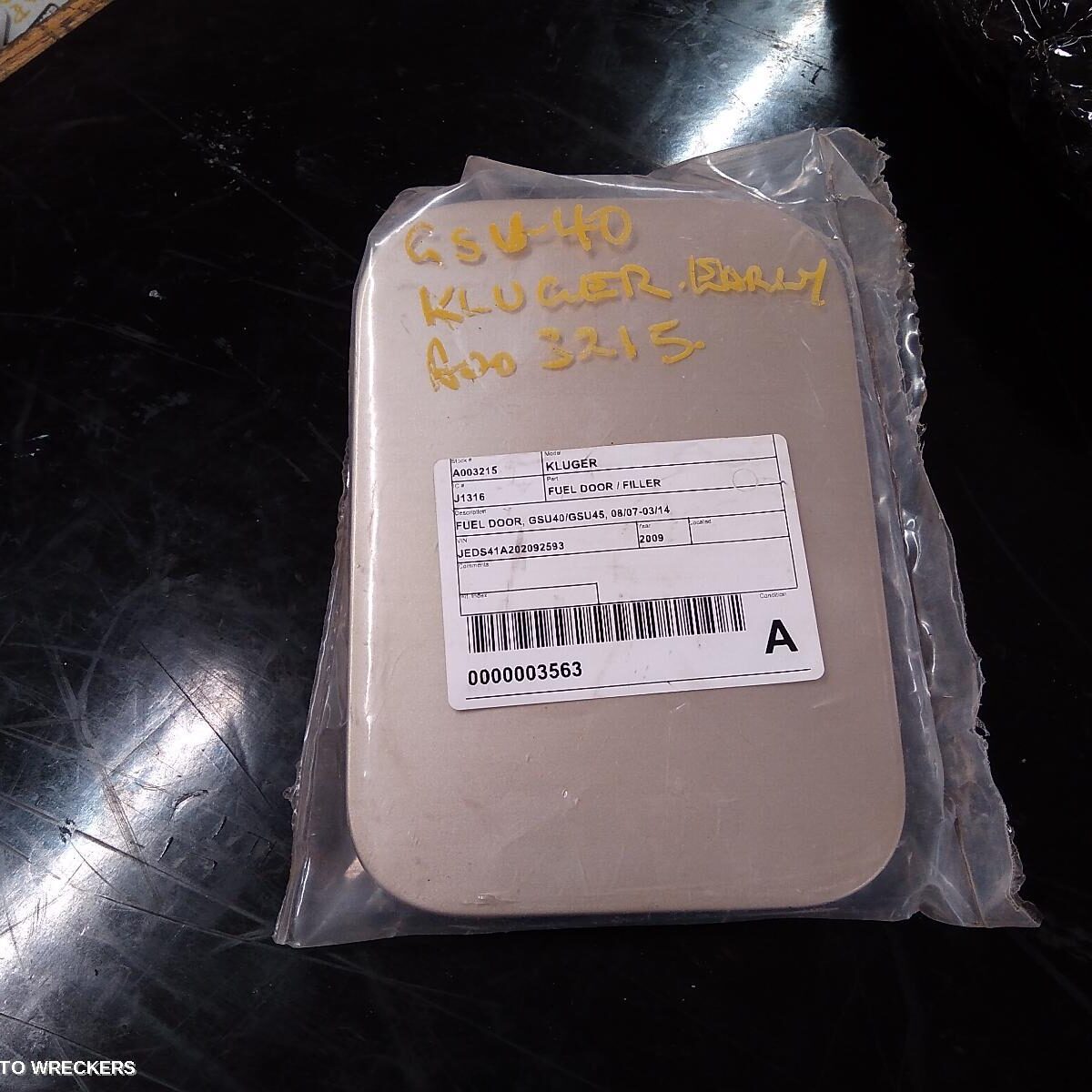 2009 TOYOTA KLUGER Fuel Door / Filler