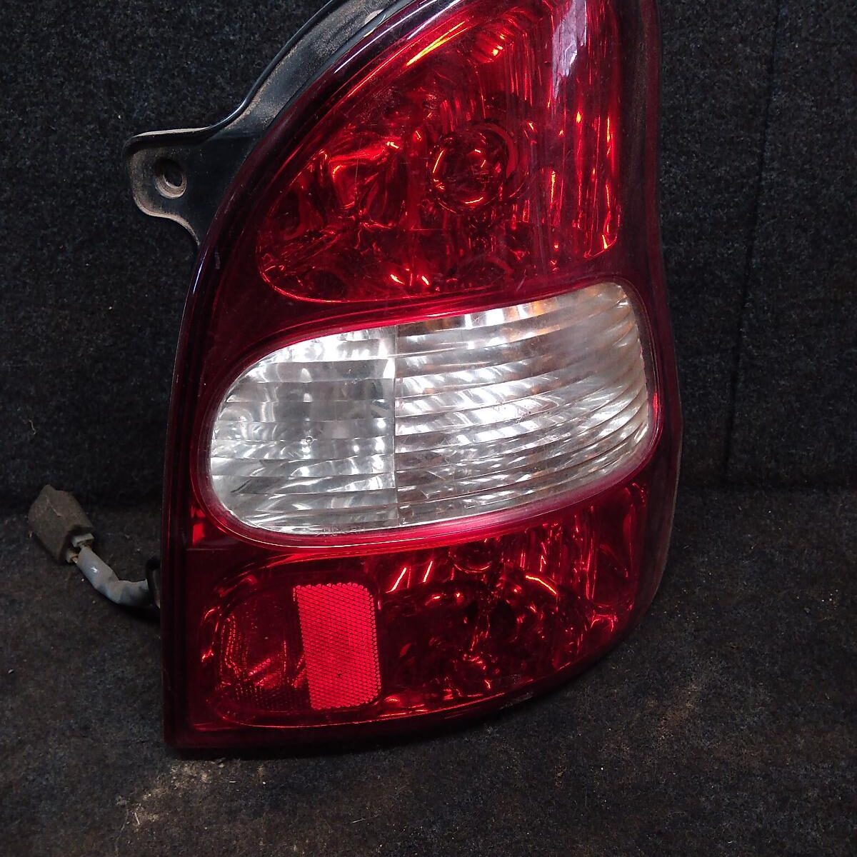 2000 KIA CARNIVAL/GRAND CARNIVAL Right Taillight