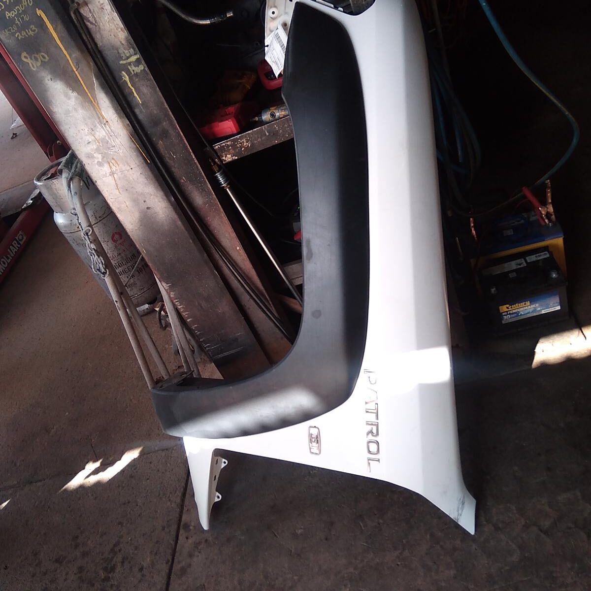 2012 NISSAN PATROL LEFT GUARD