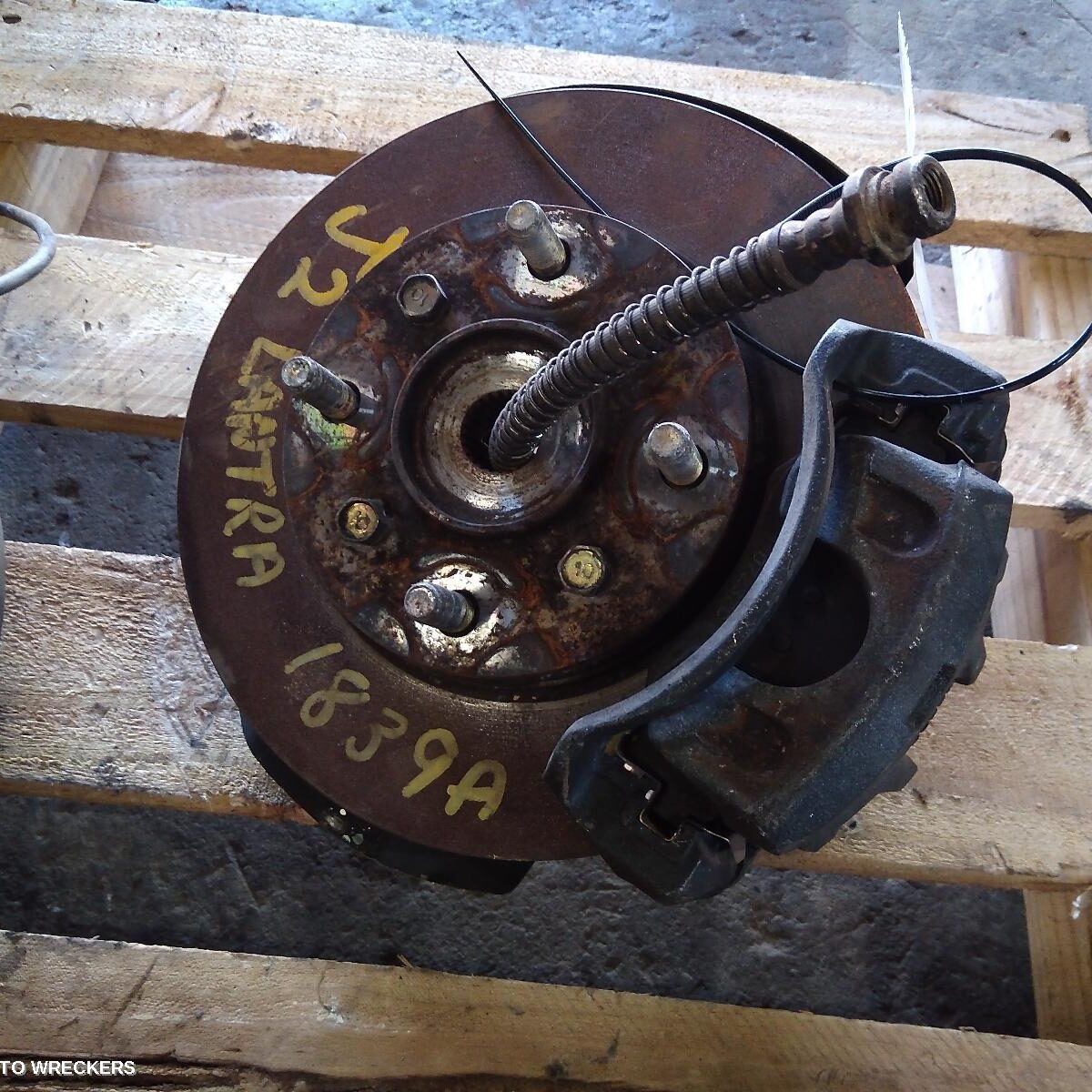 1997 HYUNDAI LANTRA Right Front Hub Assembly