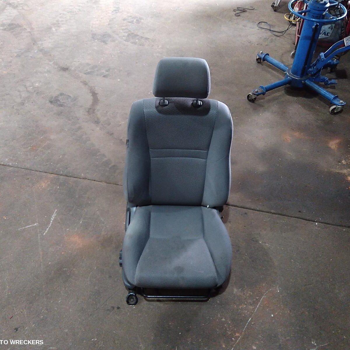 2012 TOYOTA HILUX Front Seat